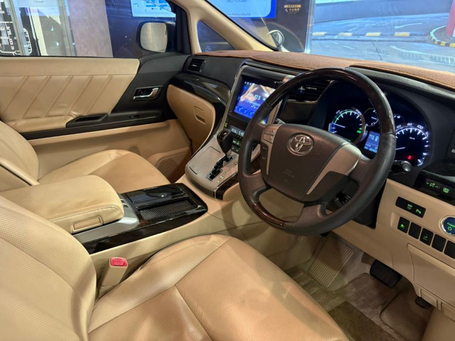 Alphard 2.4 Hybrid - Image 3